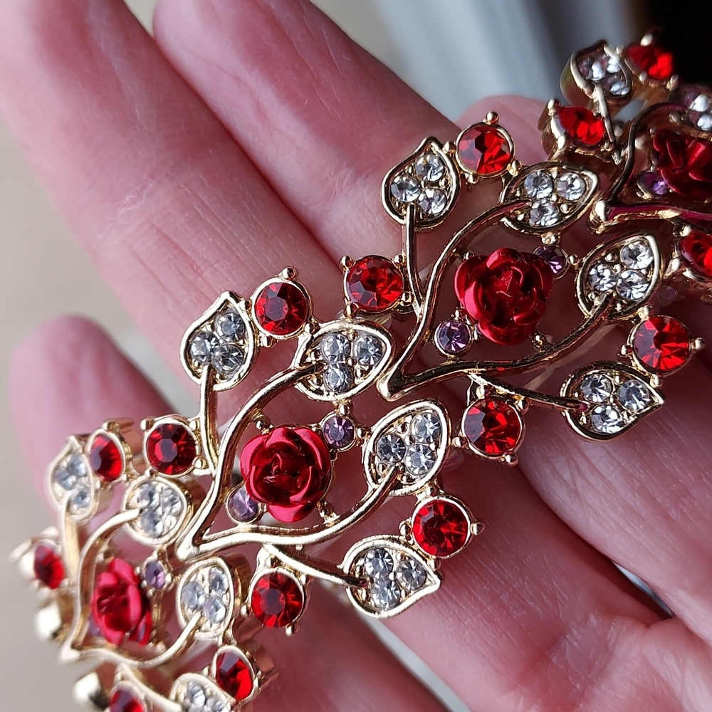 Rhinestones and Roses 🌹 goldtone bracelet, vintage, EUC - Picture 9 of 9